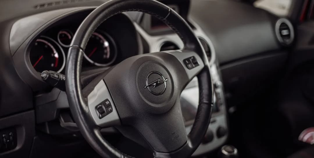 Astra H gdzie są bezpieczniki i jak uniknąć problemów elektrycznych