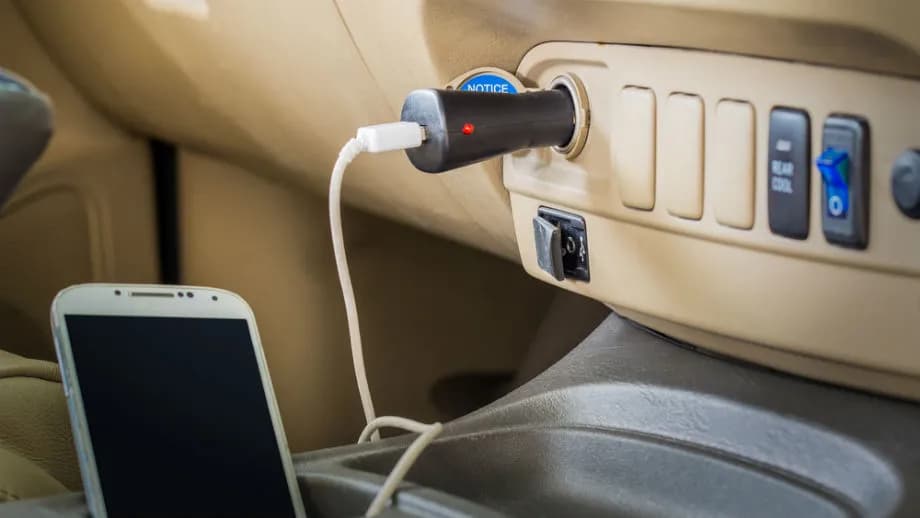 Jaki bezpiecznik do gniazda zapalniczki, by uniknąć uszkodzeń?