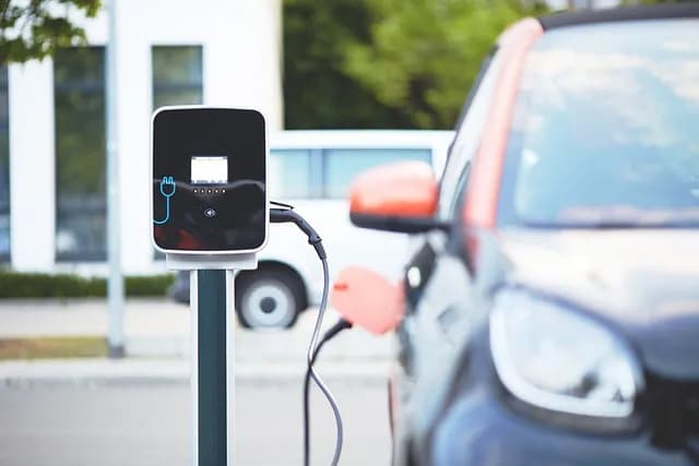 Ile trwa ładowanie elektryka? Poznaj czynniki wpływające na czas ładowania