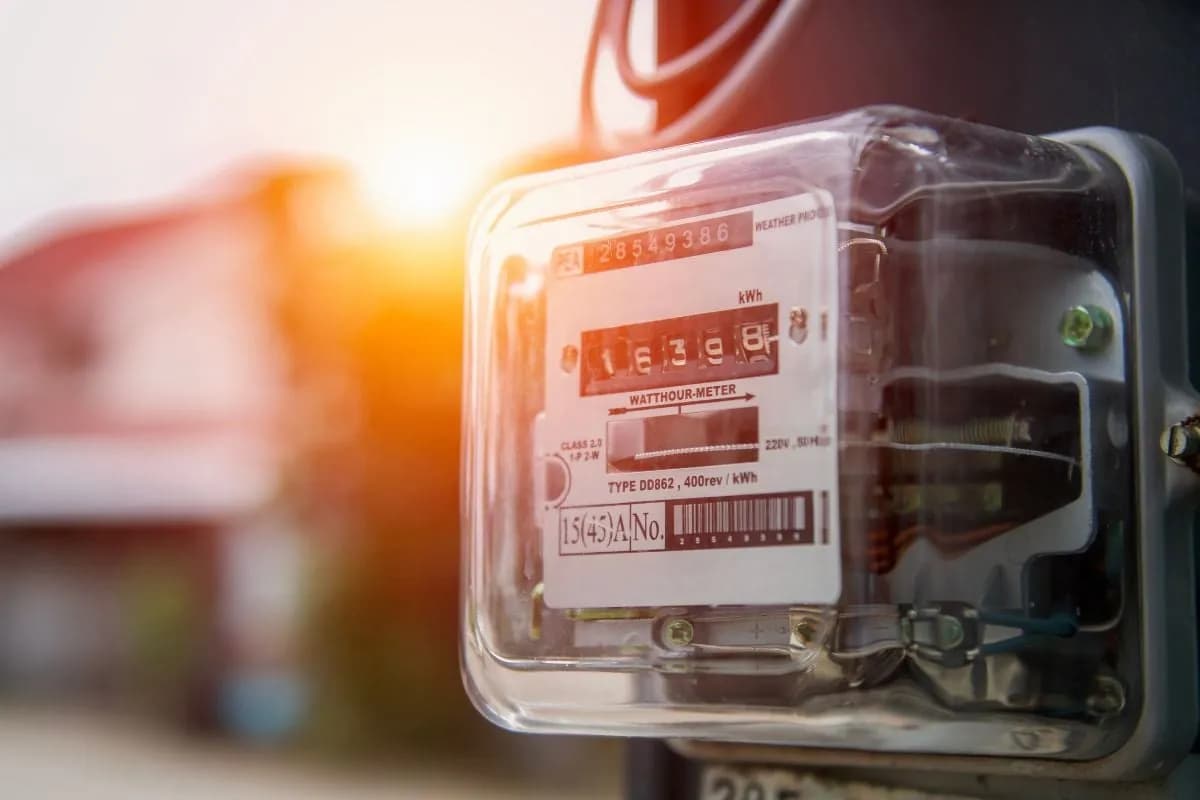 Jaki jest koszt 1 kWh? Sprawdź, ile naprawdę płacisz za energię
