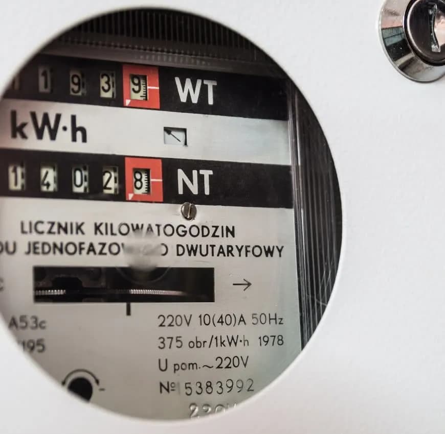 Ile czeka się na podłączenie prądu? Sprawdź, jak skrócić czas i uniknąć problemów