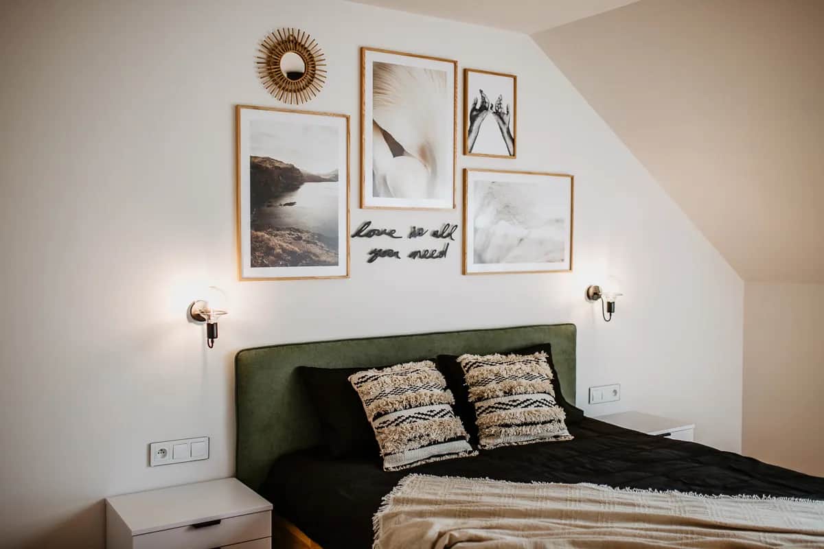 Gniazda w sypialni: jak rozmieścić je dla wygody i bezpieczeństwa