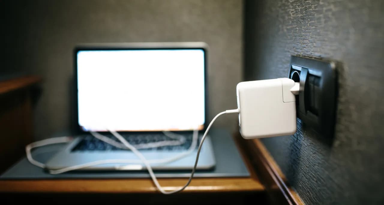 Ile kWh zużywa laptop? Poznaj zaskakujące fakty o energii