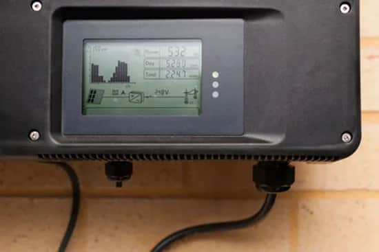 Jak wybrać najlepszy inwerter do fotowoltaiki – porównanie typów i praktyczne porady