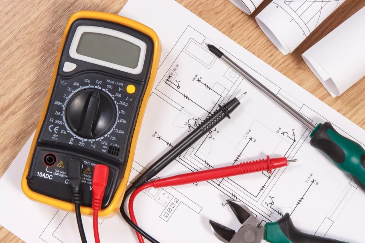 Ile trwa kurs elektryka? Poznaj czas trwania różnych szkoleń