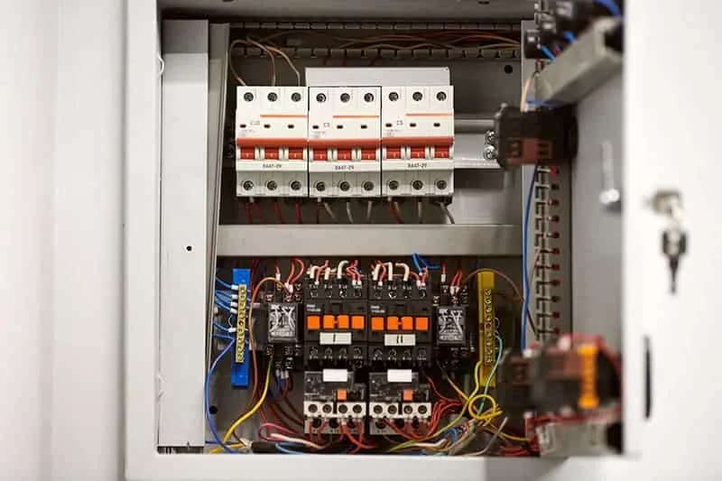 Jak zbudować rozdzielnię elektryczną: proste kroki i najważniejsze zasady