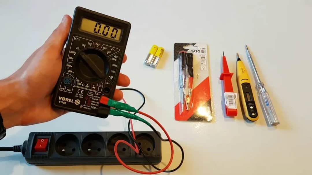 Jak zmierzyć pobór prądu amperomierzem - proste kroki i porady