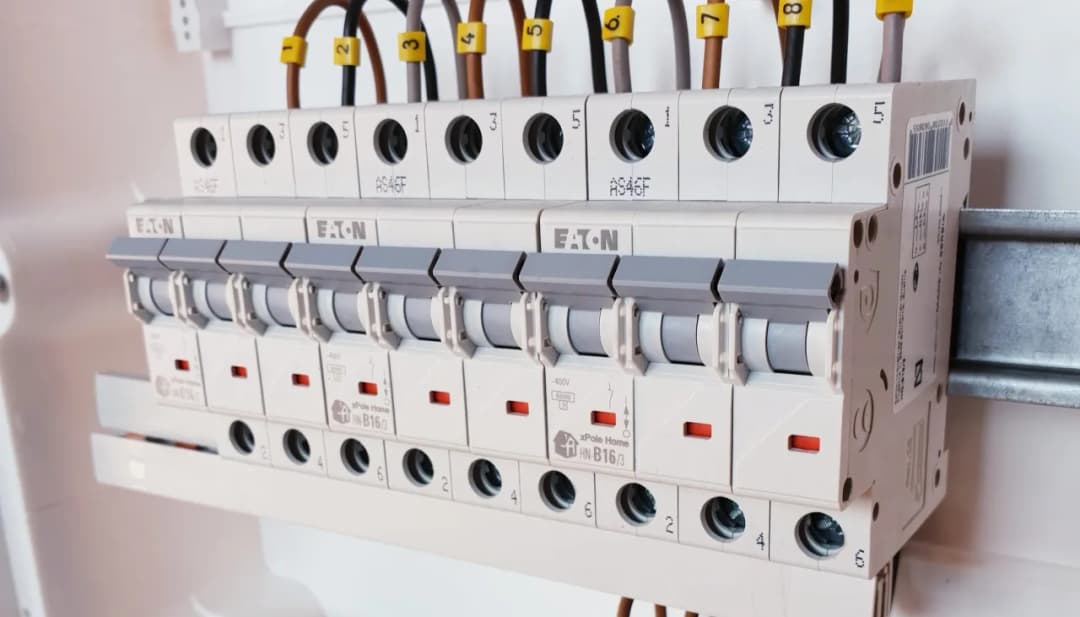 Jak dobrać bezpiecznik do mocy, aby uniknąć niebezpieczeństw elektrycznych