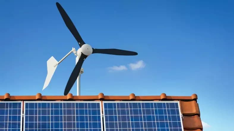 Jak prawidłowo podłączyć elektrownię wiatrową do inwertera z panelami – krok po kroku