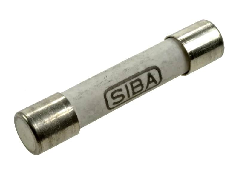 Bezpiecznik 10A ile wat – jak obliczyć moc i uniknąć przeciążenia?