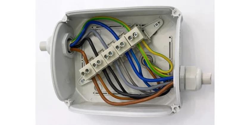 Jak bezpiecznie podłączyć licznik 3 fazowy: Instrukcja krok po kroku