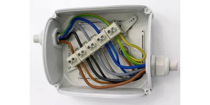 Jak bezpiecznie podłączyć licznik 3 fazowy: Instrukcja krok po kroku