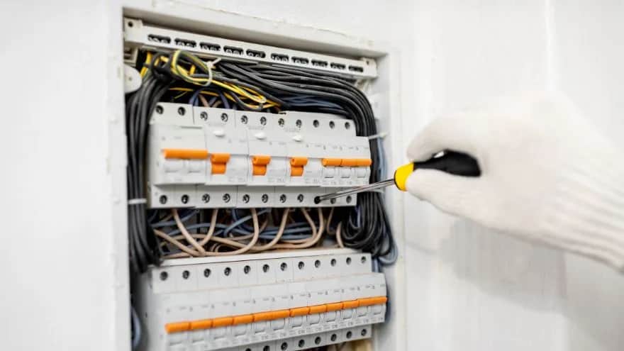 Na jakiej wysokości skrzynka elektryczna? Uniknij kosztownych błędów